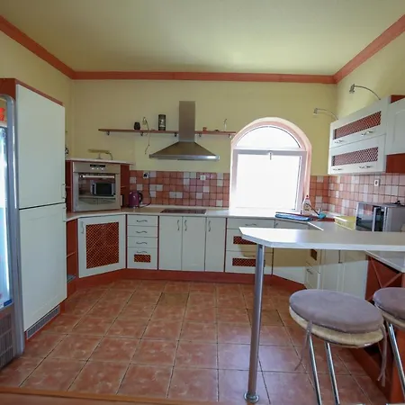 Ametyst 빌라 Štúrovo